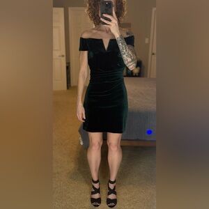 Xscape Emerald Green Soft Velvety Cocktail Dress Size 8 | Off Shoulder Evening
